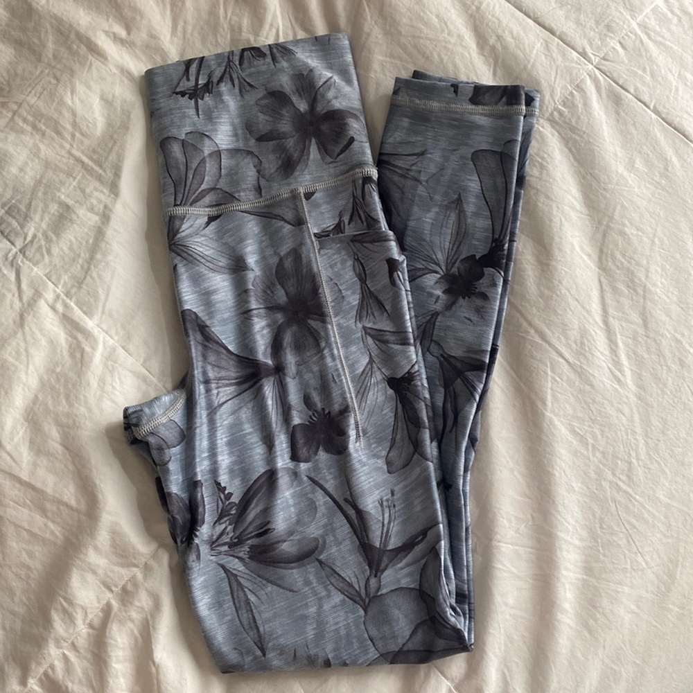 Athleta Legging Salutation Stash Pocket II Print 7/8 Legging